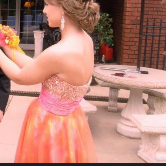 Wow! Prom formal gown - Picture 3 of 5